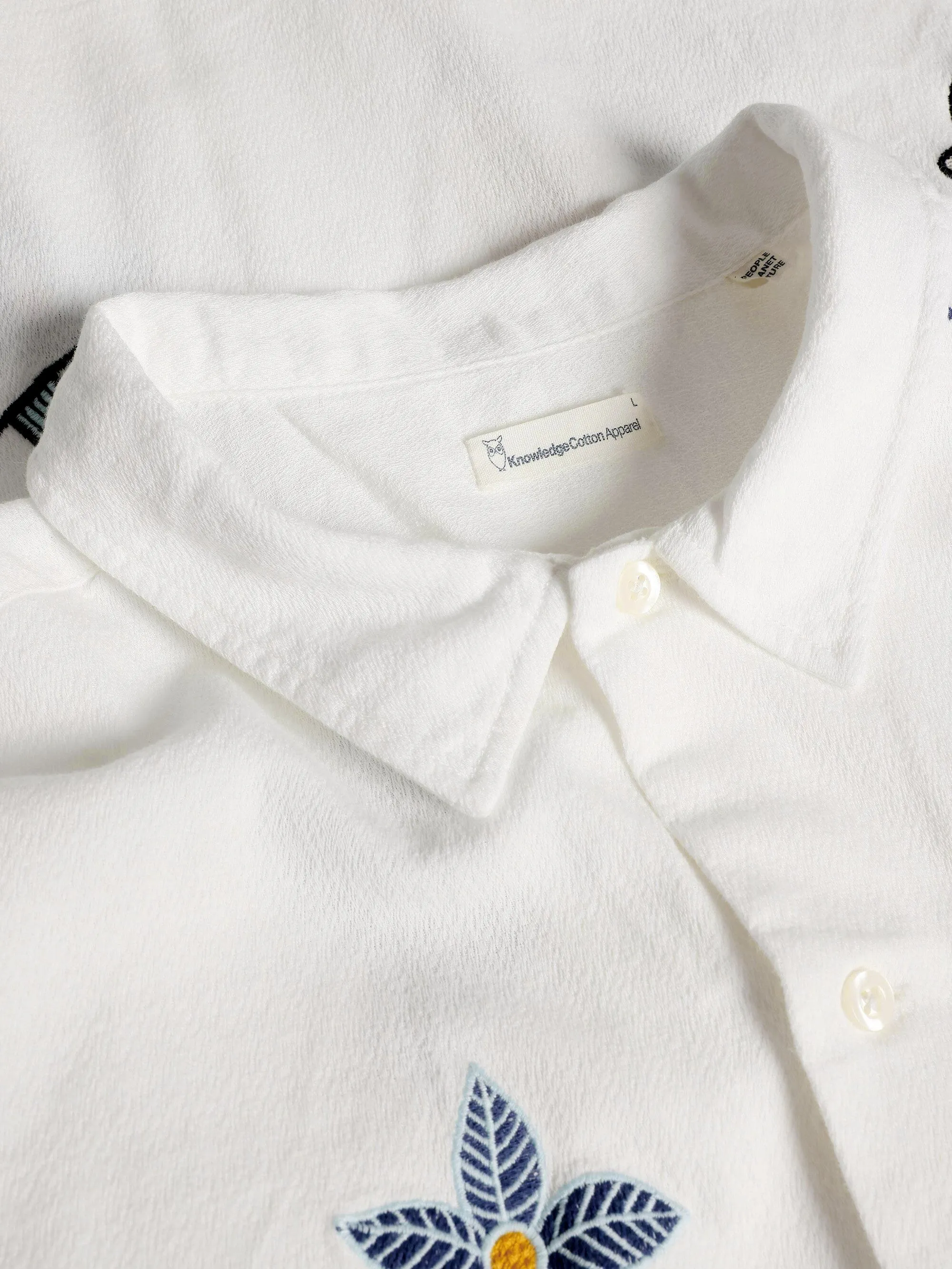 Box fit short sleeve shirt with embroidery - GOTS/Vegan - Egret Knowledge Cotton